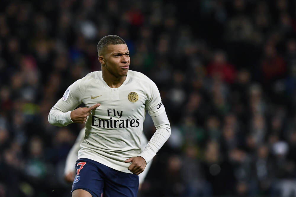 创业板指收跌1.41% 商业航天板块掀涨停潮